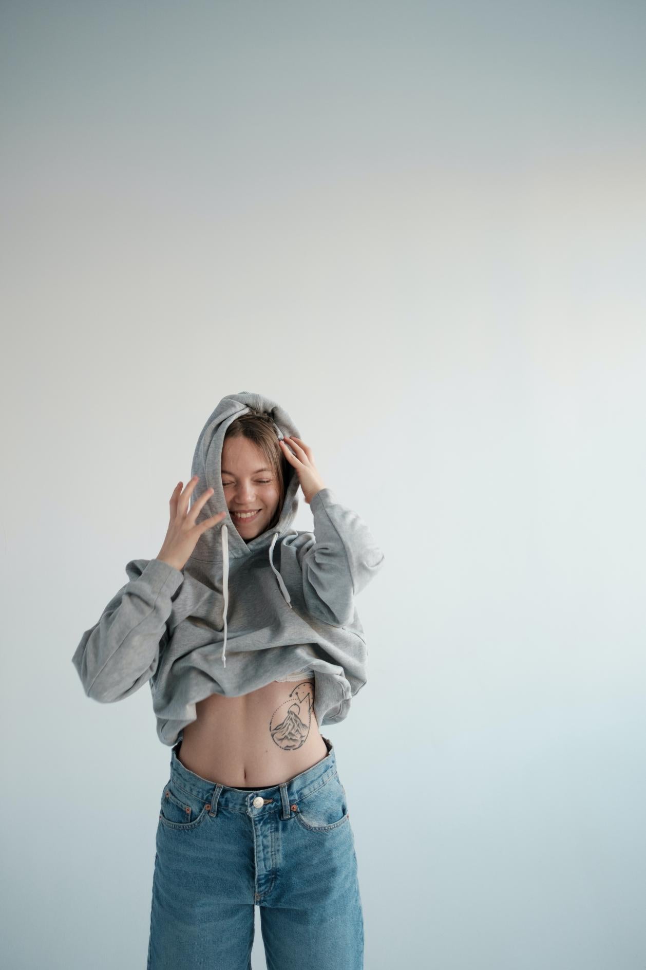 How to Style a Cropped Hoodie?